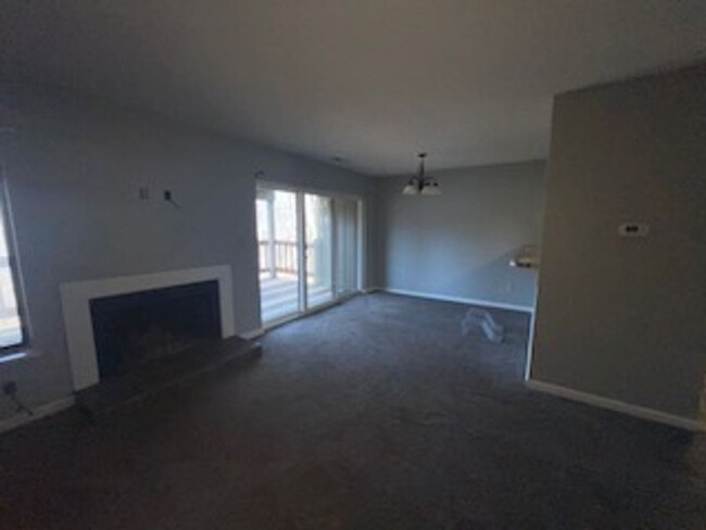 Building Photo - 2 Bed 1 Bath Available Now!