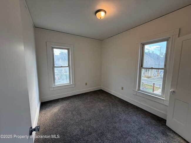 Building Photo - 729 W Locust St