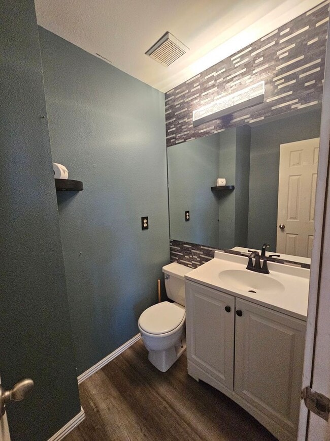 Building Photo - Beautiful West Side Condo