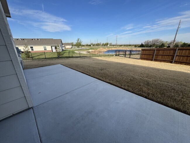 Building Photo - "Spacious 5-Bed Oasis with 3 Full Baths in Charming Bel Aire - 2,624 Sq Ft of Comfortable Living!"