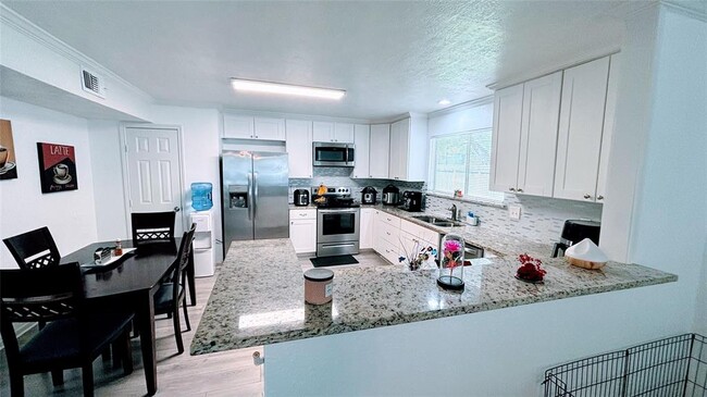 Building Photo - 10319 Oak Limb Dr