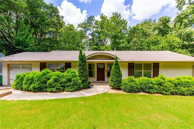 Building Photo - 3014 Skyland Dr NE