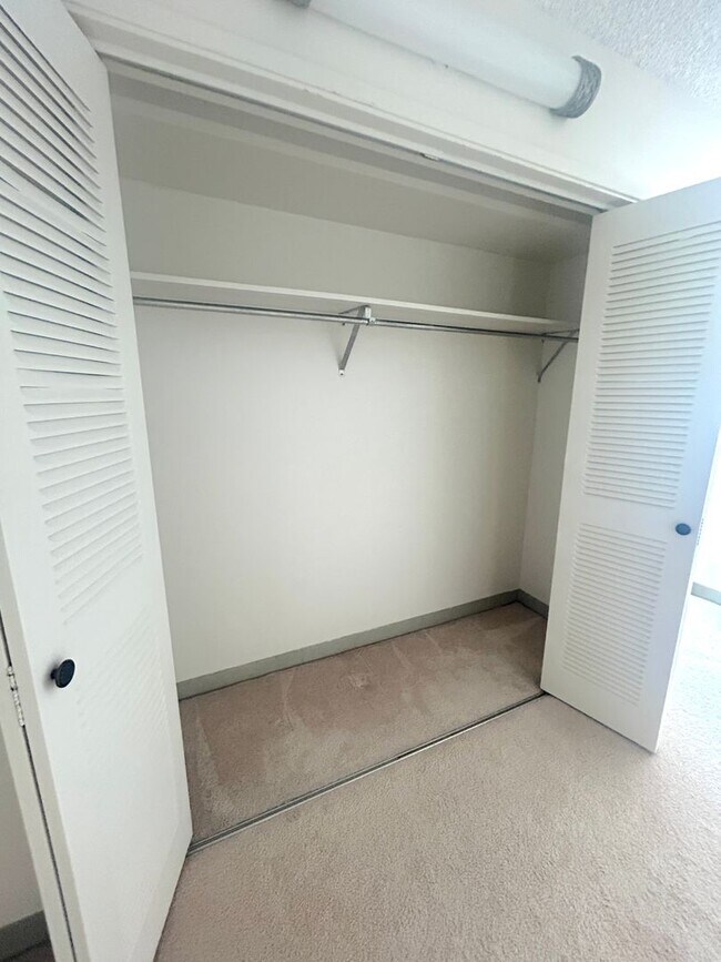 Building Photo - 11th Floor at Piikoi Plaza - Available Dec. 15, 2025