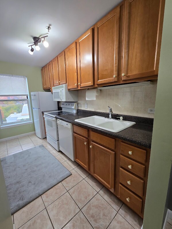 Building Photo - 3255 Kirchoff Rd