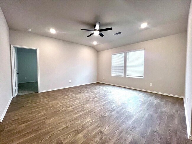 Building Photo - 211 Wirecrested Dr
