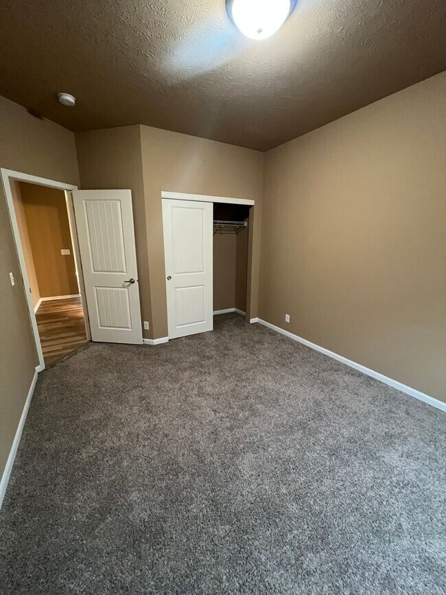 Building Photo - 1/2 month off moving special if move in prior to 03/15/2026 - Beautiful 3 bed 2 bath house w 2 ca...