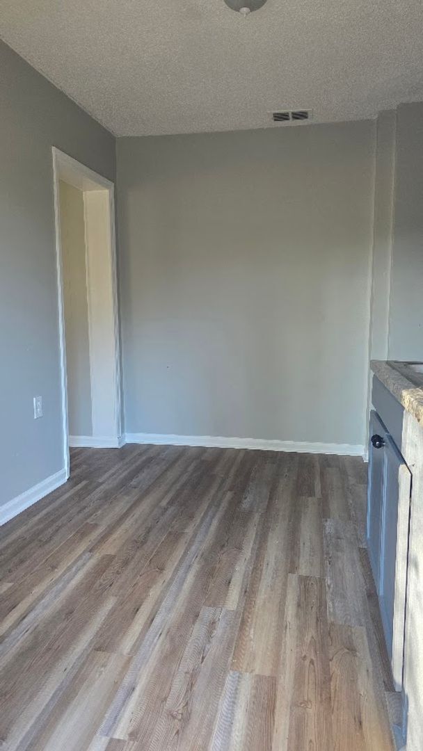 Building Photo - BEAUTIFUL 3 BEDROOM 1 BATH HOME