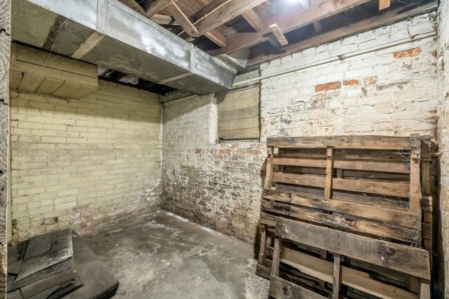 Building Photo - MOVE-IN SPECIAL - NEW LISTING! 4 BEDROOM HOME