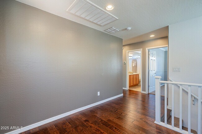 Building Photo - 2153 W Barwick Dr