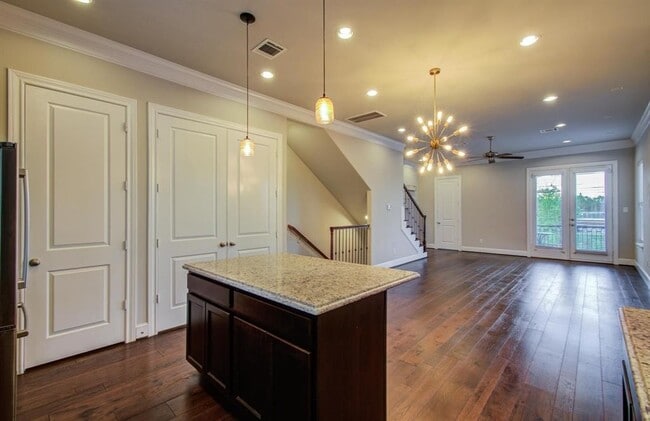 Building Photo - 610 Delano St