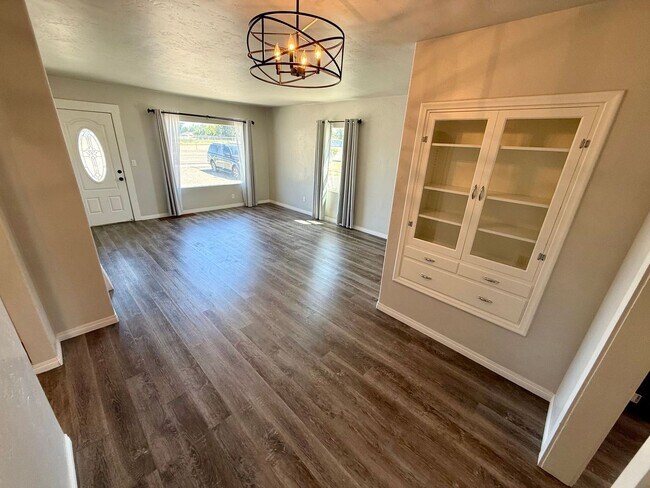 Building Photo - Charming 2-Bedroom Home with Patio, Storage & Plenty of Parking