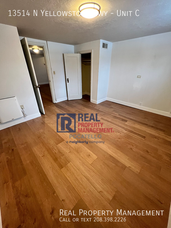 Building Photo - MOVE IN SPECIAL - 3 bed 1 bath - 2 level a...