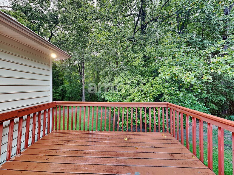Building Photo - 412 Redpath Dr