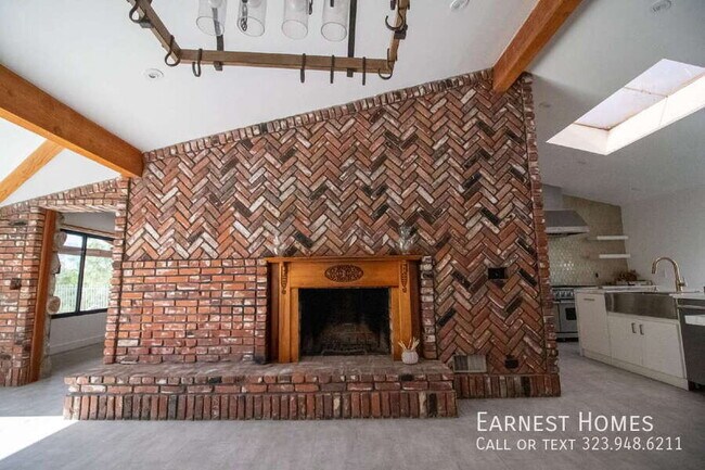 Building Photo - 11619 Lerdo Ave