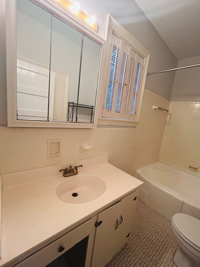 Building Photo - 1679 S Milledge Ave