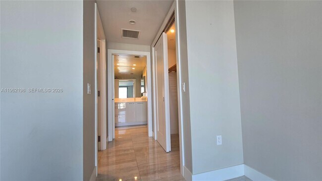 Building Photo - 100 E Las Olas Blvd