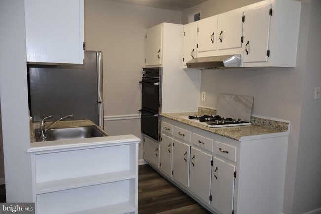 Building Photo - 4951 Americana Dr