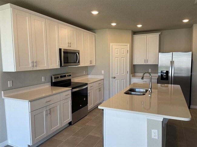 Building Photo - 5295 Meredrew Ln