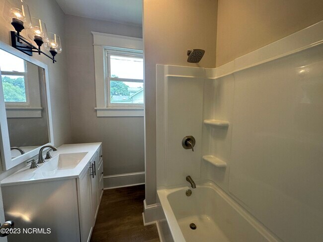 Building Photo - 1002 Fairfield Ave