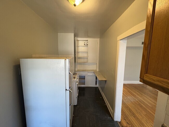 Building Photo - 1708 W Lunt Ave
