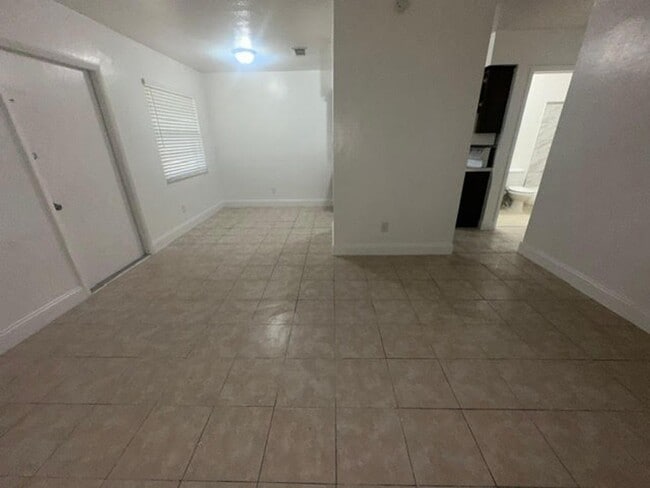 Building Photo - 4931 SW 65 Ave Davie, FL 33314