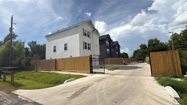 Building Photo - 8019 Birmingham St