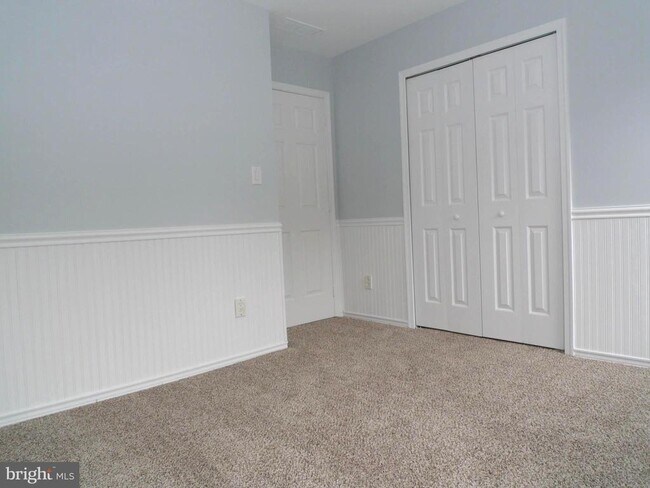 Building Photo - 2701 Saxony Dr