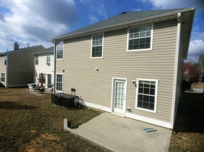 Building Photo - 1894 Roble Dr