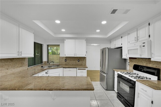 Building Photo - 2812 Waterview Dr