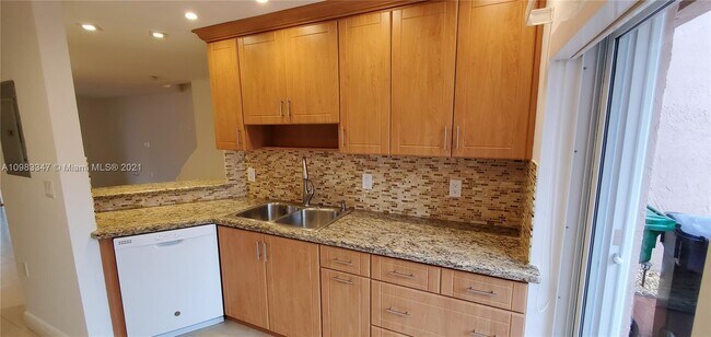 Building Photo - 6518 SW 129th Ave