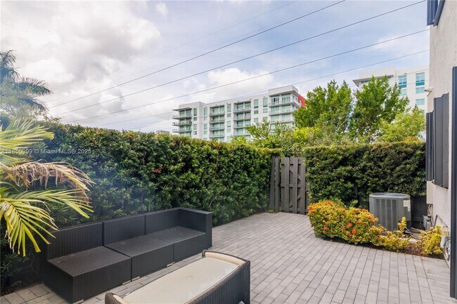Building Photo - 10590 NW 78th Terrace