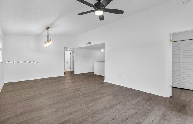 Building Photo - 9785 Nob Hill Ct