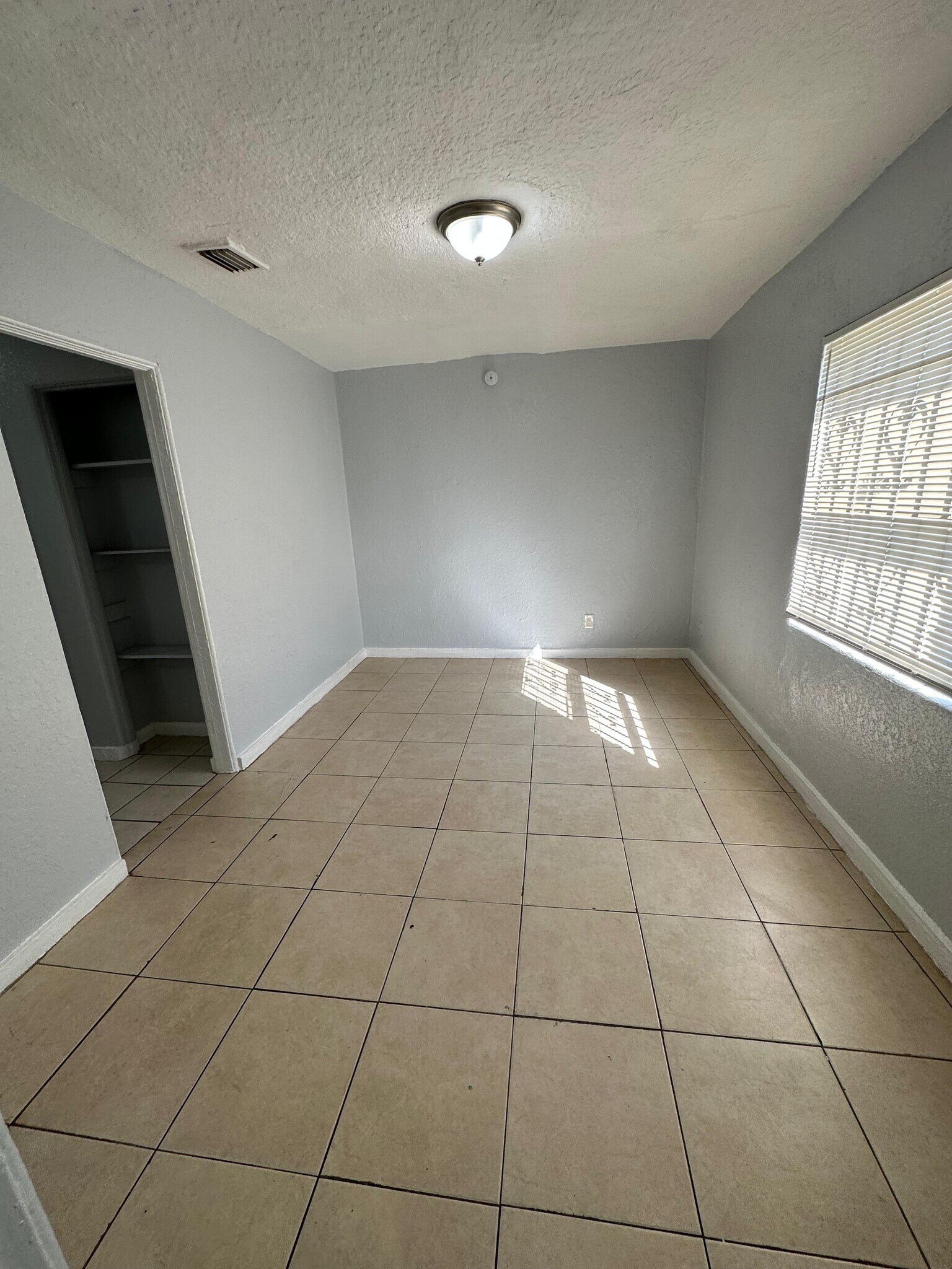 Building Photo - 312 Acosta St