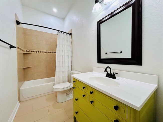 Building Photo - 240 Fort Mabry Loop