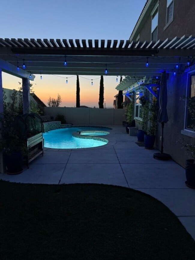 Building Photo - Stunning 5 Bedroom + Office Home with Priv...