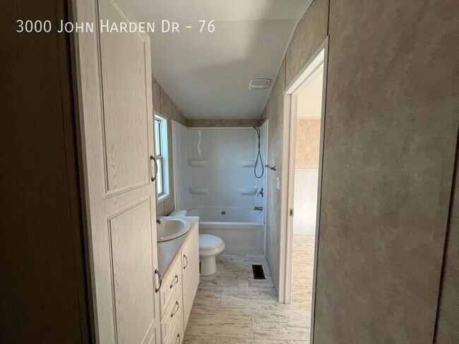 Building Photo - 3000 John Harden Dr