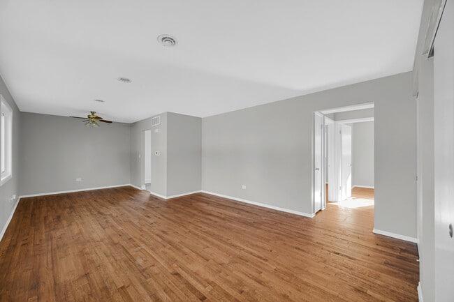 Building Photo - 31 Wellington Ave