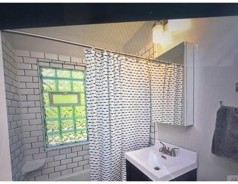 Building Photo - 3085 N Brookfield Rd