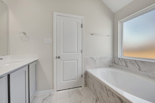 Building Photo - 2810 Woodbrook Dr