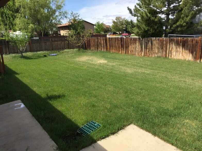 Building Photo - 321 N Ponderosa Dr