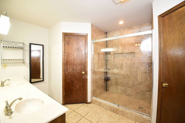 Building Photo - 1312 W South Park St