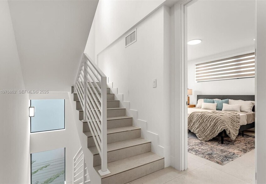 Building Photo - 721 SW 11th St