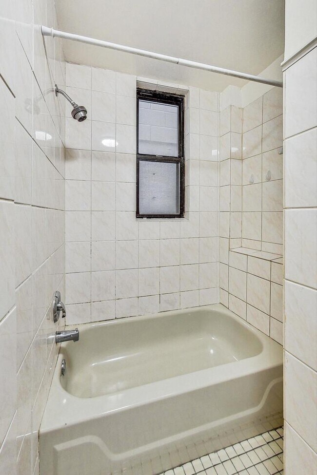 Building Photo - 838 N State St