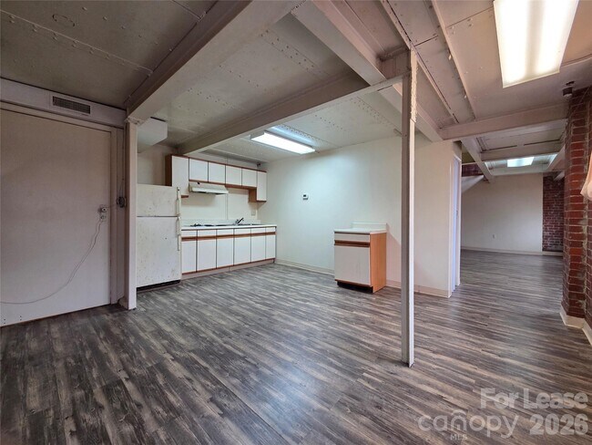 Building Photo - 203 W Liberty St