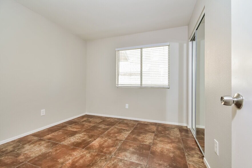 Building Photo - 1621 Running Creek Dr