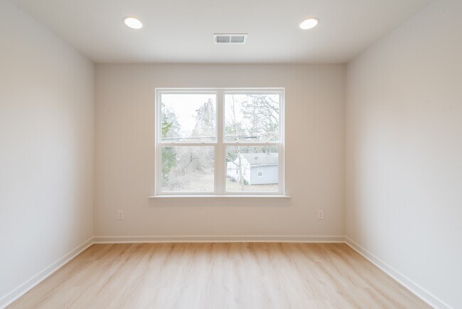 Building Photo - 2719 Capitol Dr