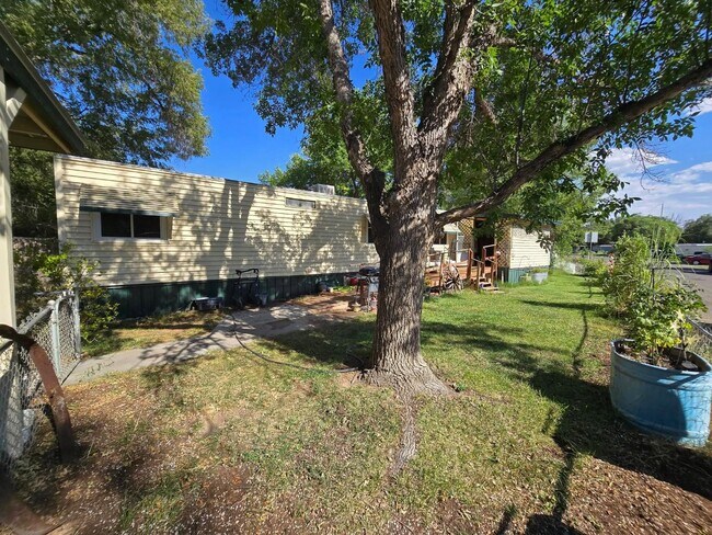 Building Photo - 825 E Ottley Ave