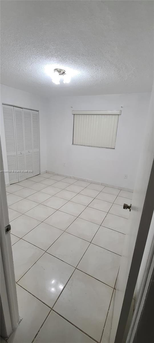 Building Photo - 10000 NW 80th Ct