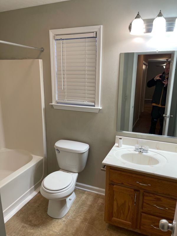 Building Photo - 1604 Baucom Dr