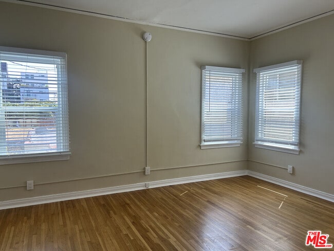 Building Photo - 3642 Mentone Ave